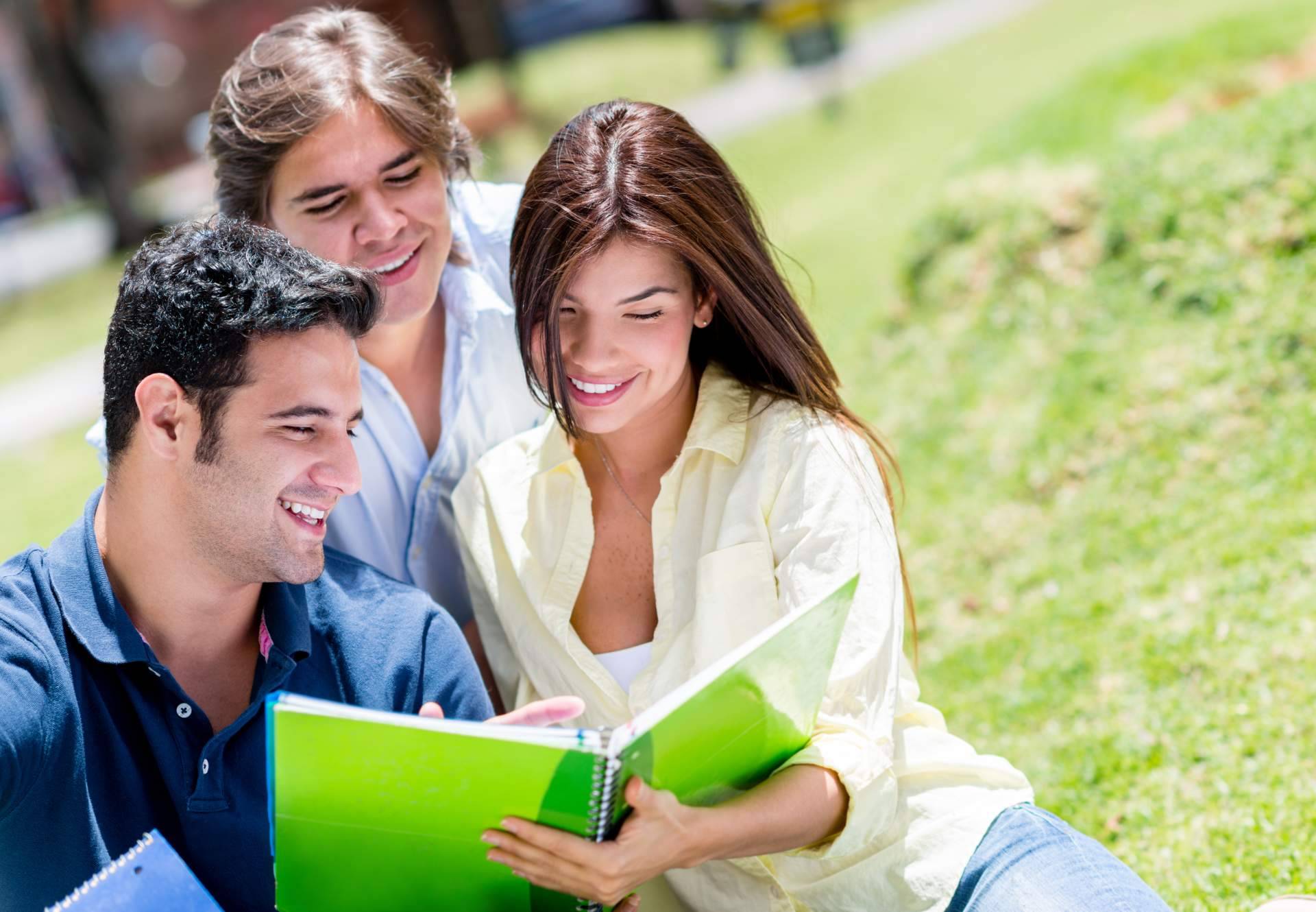 Cómo hacer el TFG con el asesoramiento de Ayuda Universitaria