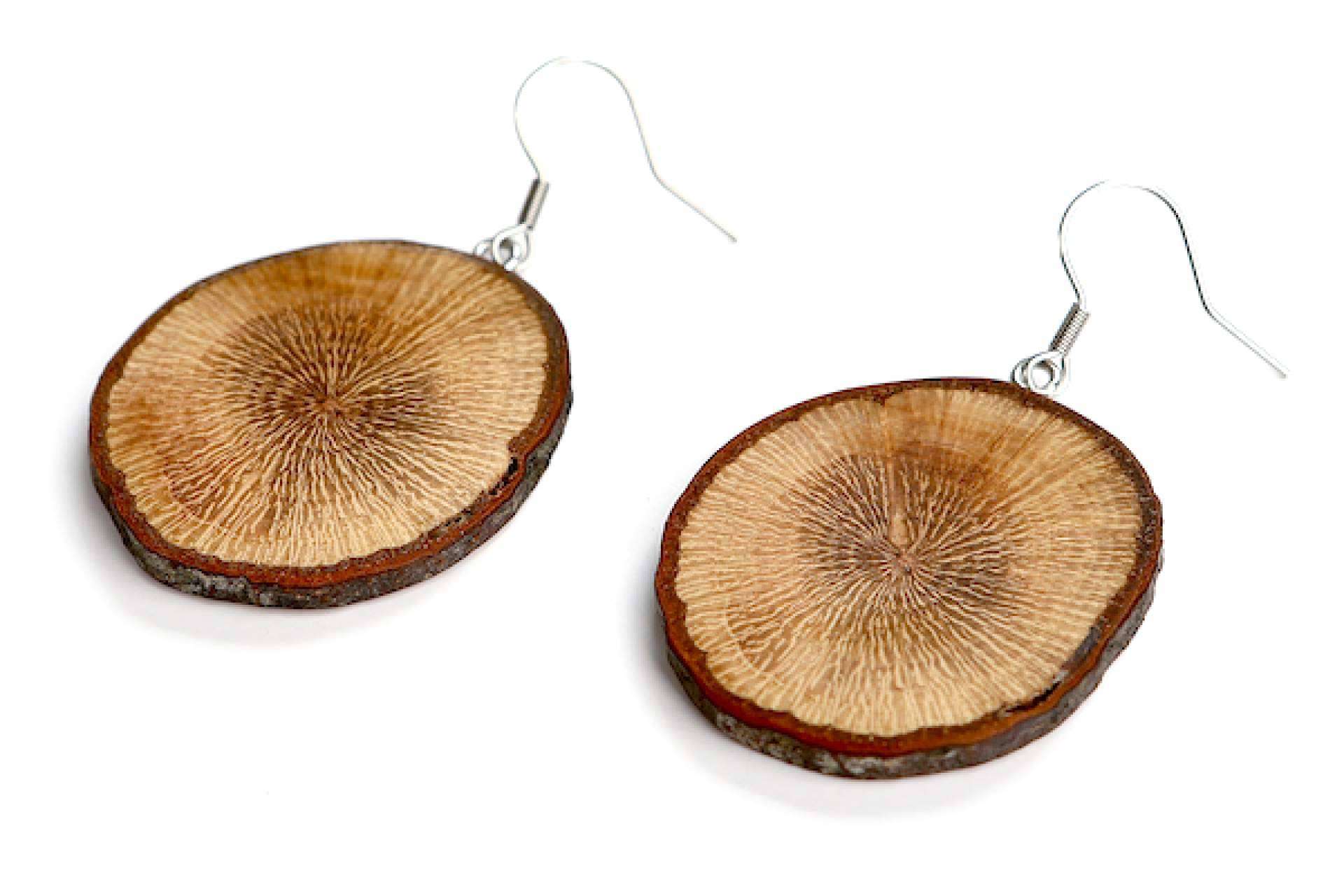 Pendientes artesanales de Accesorios de Madera Joya, cómo elegir el adecuado para cada look