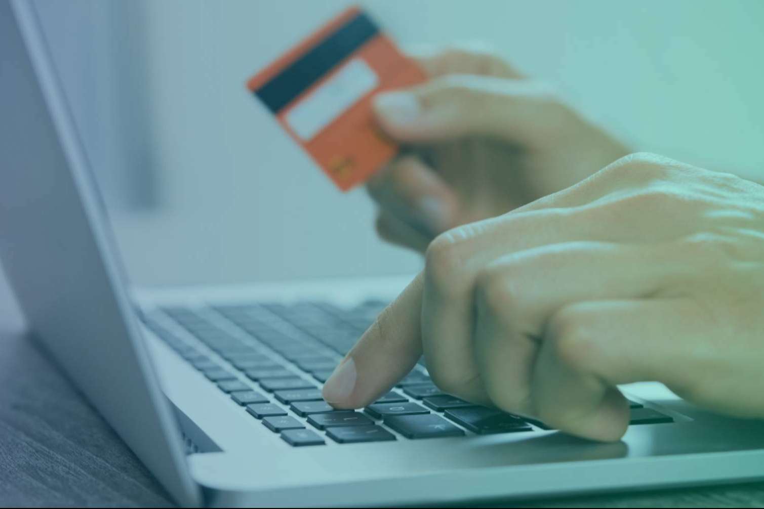 El poder de las fichas de producto optimizadas, clave en las compras de lujo online