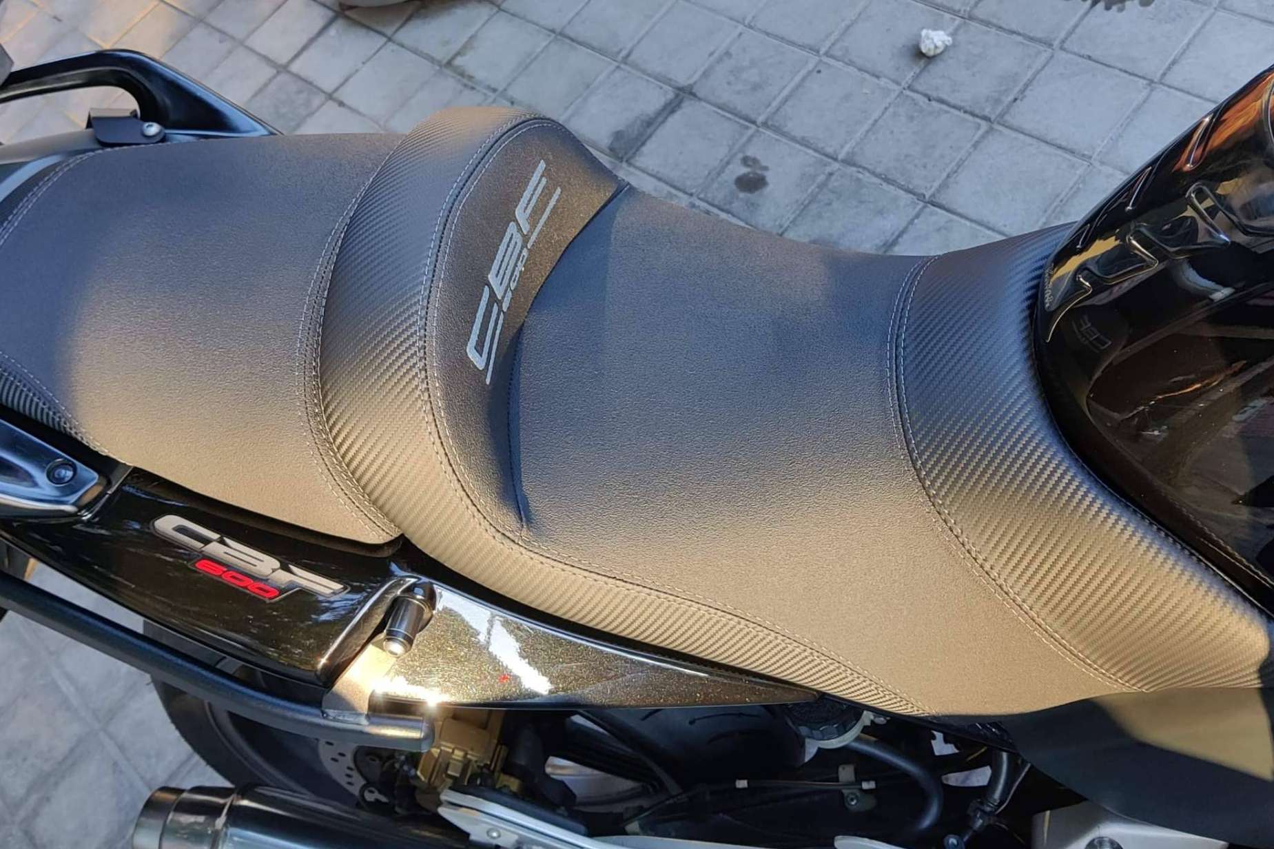 Asientos confort para motos de carretera, la solución confortable para viajes en moto