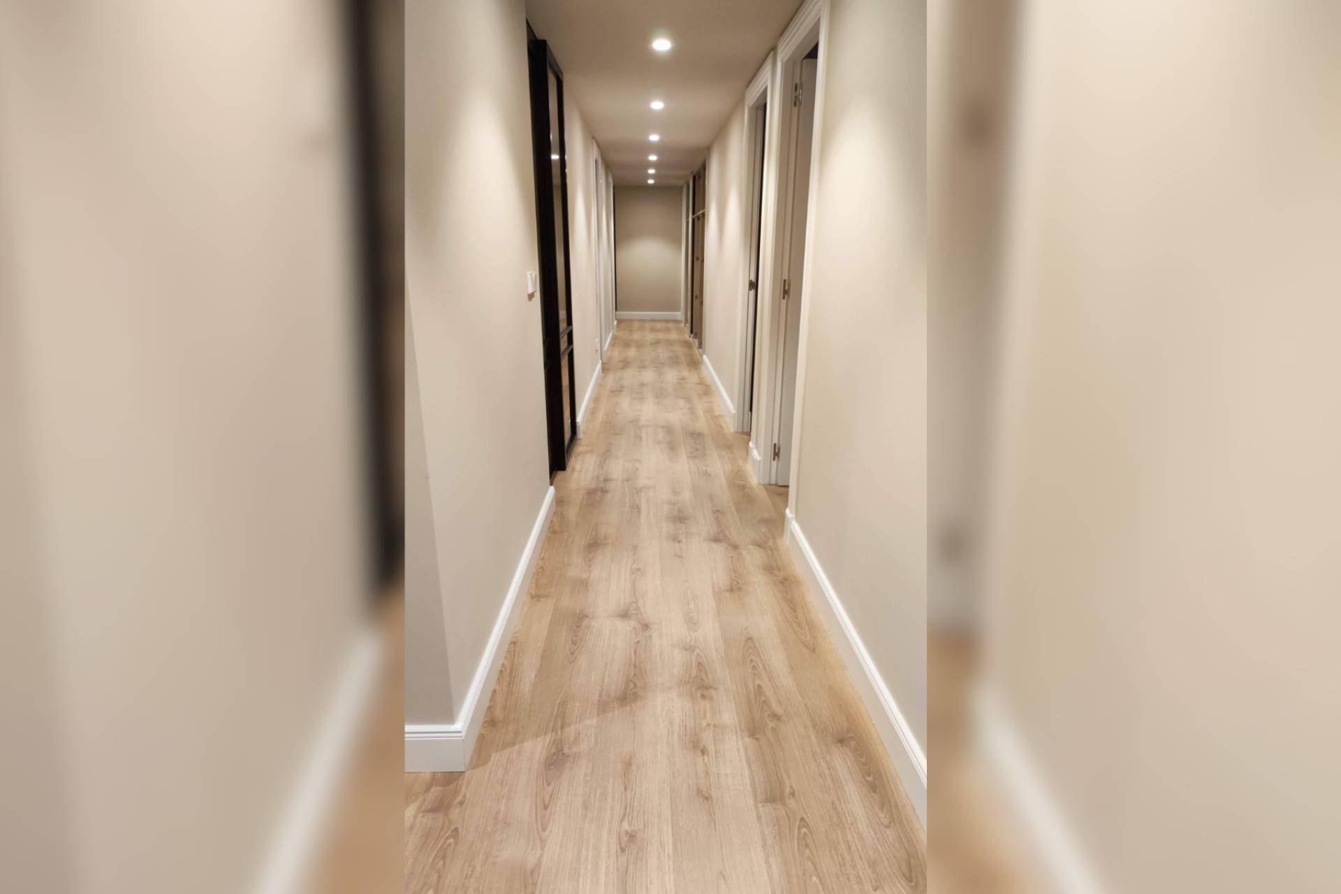 Los pavimentos laminados son una opción cada vez más popular para renovar suelos