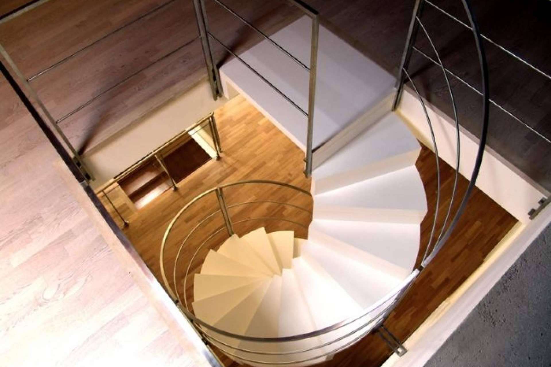 Enesca escala en diseño y estética de escaleras de caracol