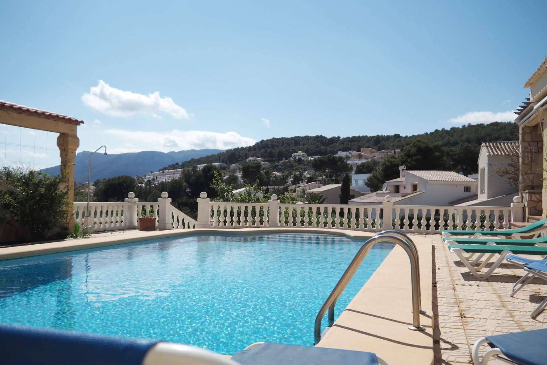 Apartamentos y villas con piscina en la cuidad de Calpe para este verano
