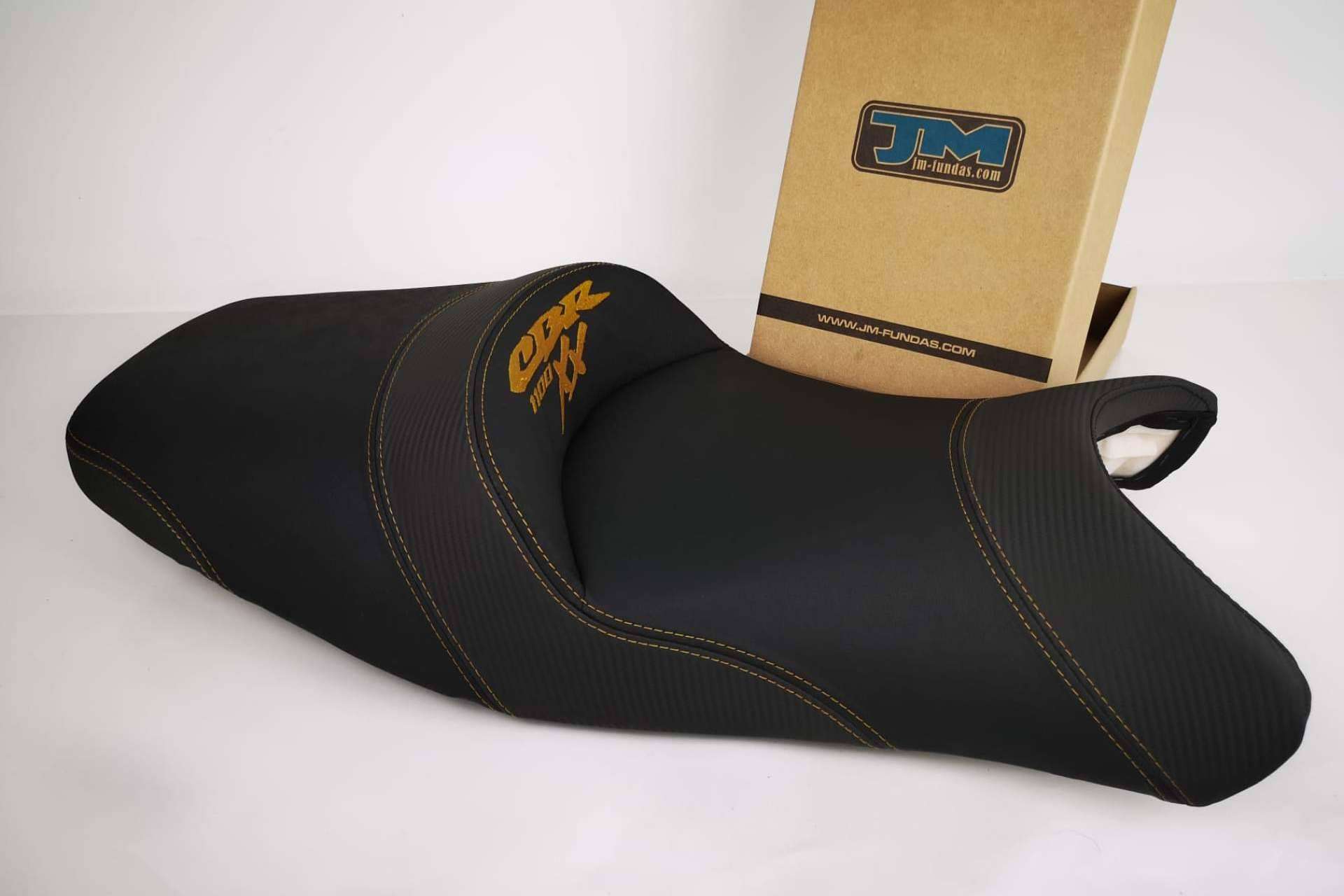 Viajar cómodo en moto con asientos tapizados y confortables