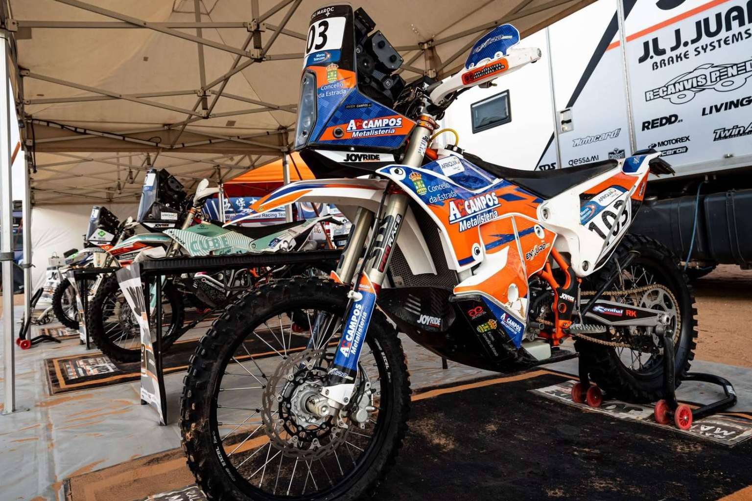 ADHESIVOSEMBARRADOS cuenta con una amplia variedad de pegatinas para motos