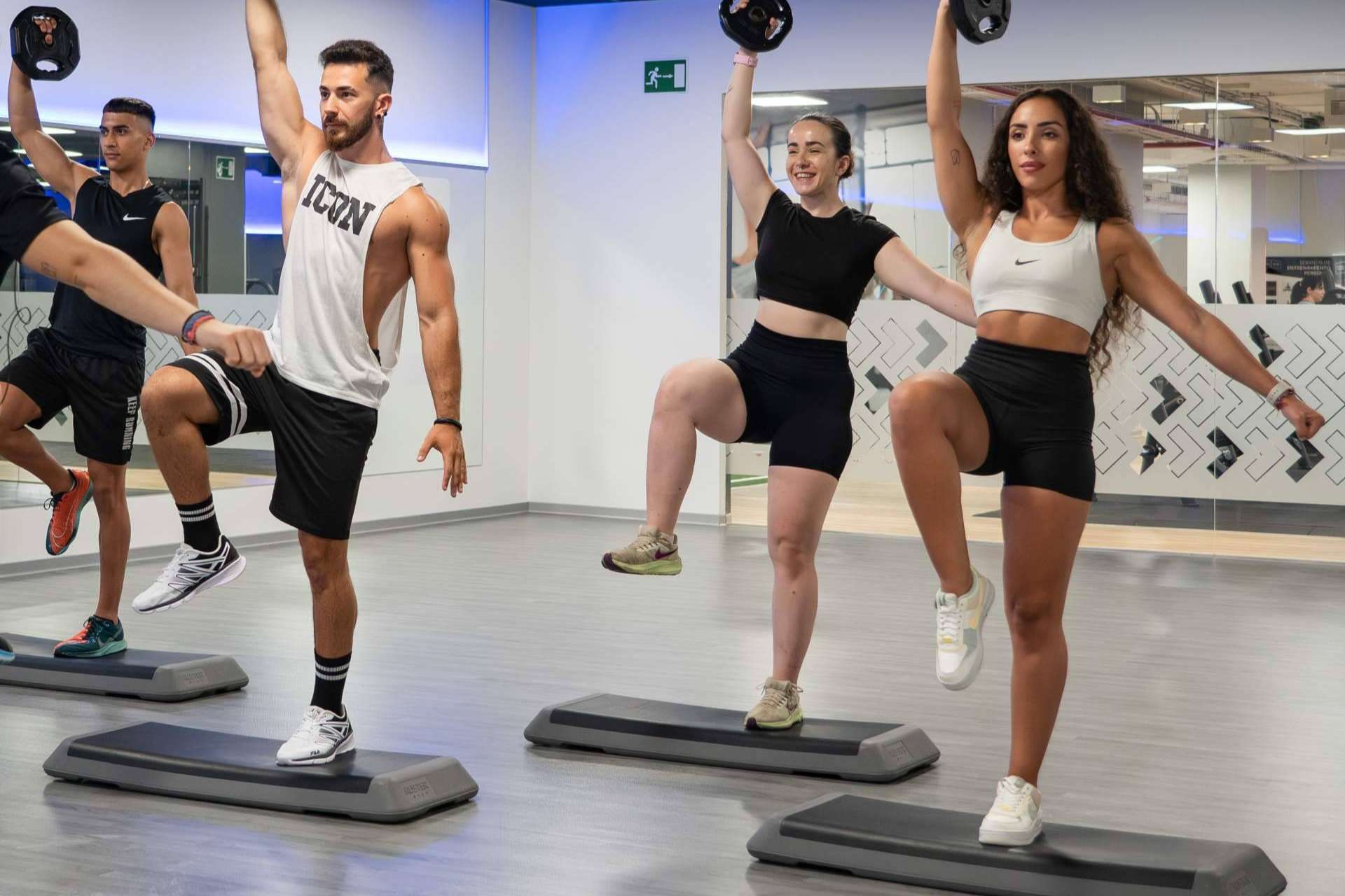 La importancia de moderar el consumo de alcohol y practicar deporte en verano, por VivaGym