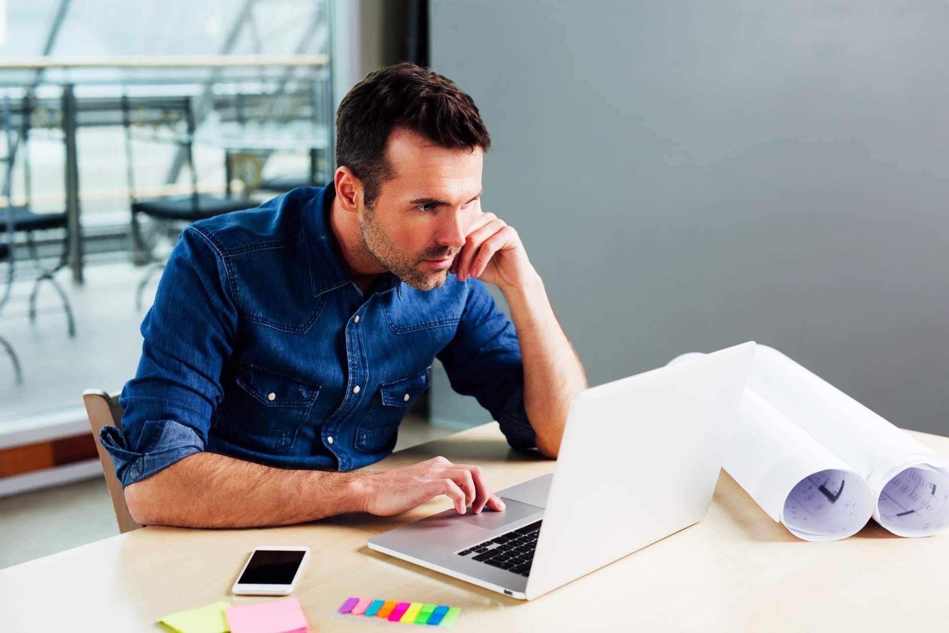 Una plataforma de proyectos y presupuestos técnicos en línea para arquitectos que convierte visitantes en clientes