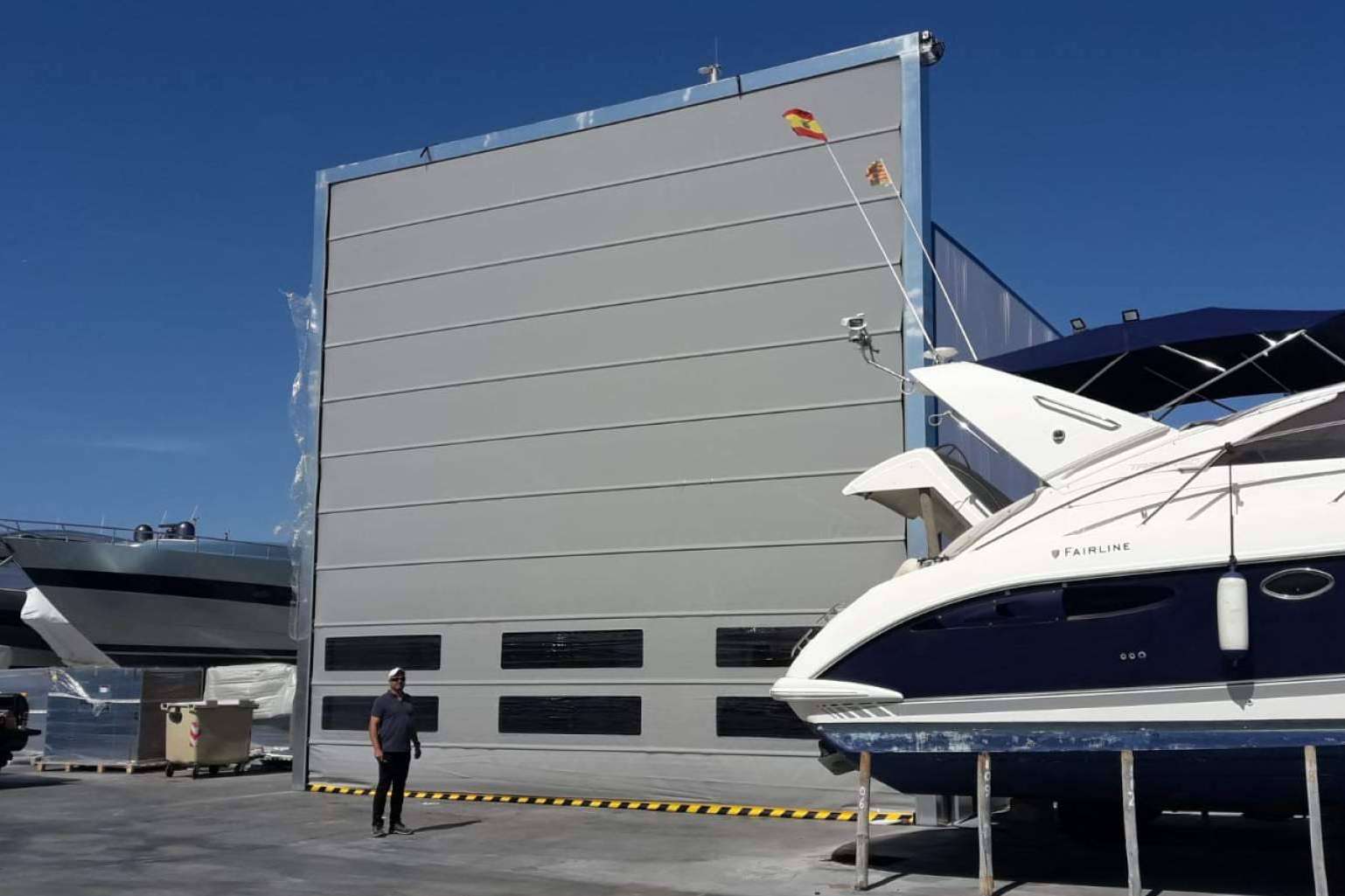 ACEFIC revoluciona el sector industrial con sus puertas automáticas para hangares