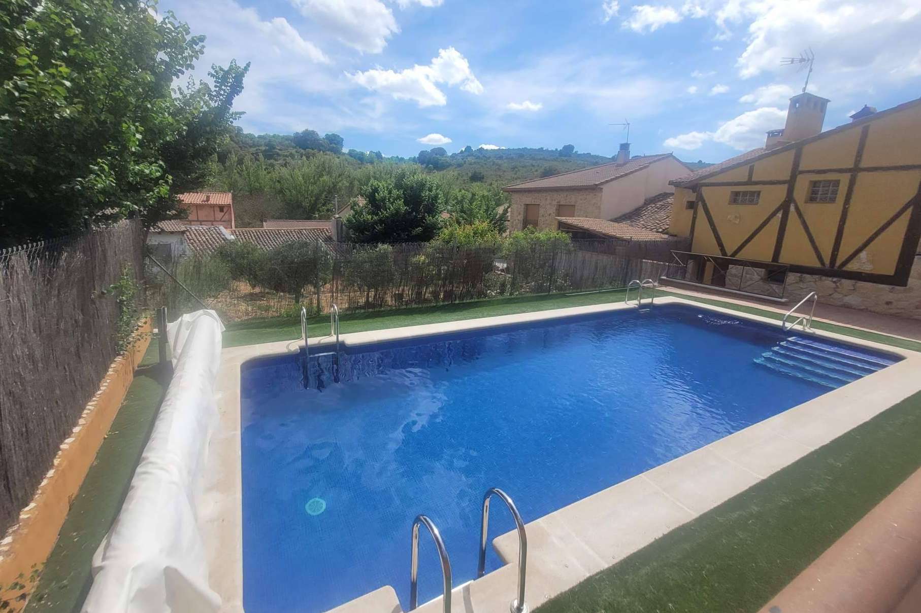 El Rincón de Monasterio ofrece la oportunidad de organizar una escapada romántica con sus casas rurales para parejas