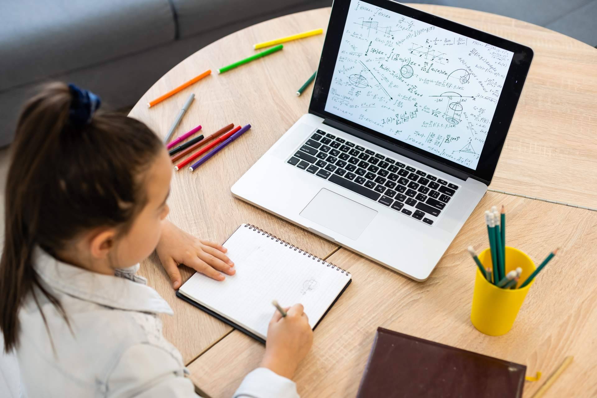 Herbetom Kids Normactive promueve un desarrollo neuronal y cognitivo saludable en los niños gracias a su fórmula con DHA