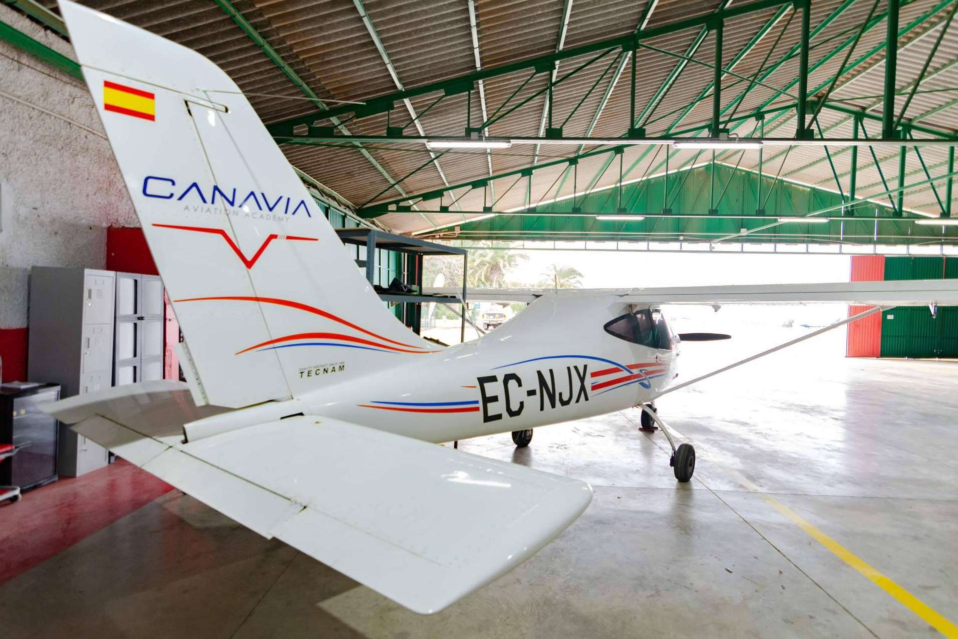 La expansión del sector aeronáutico canario ofrece excelentes oportunidades para pilotos y técnicos de mantenimiento