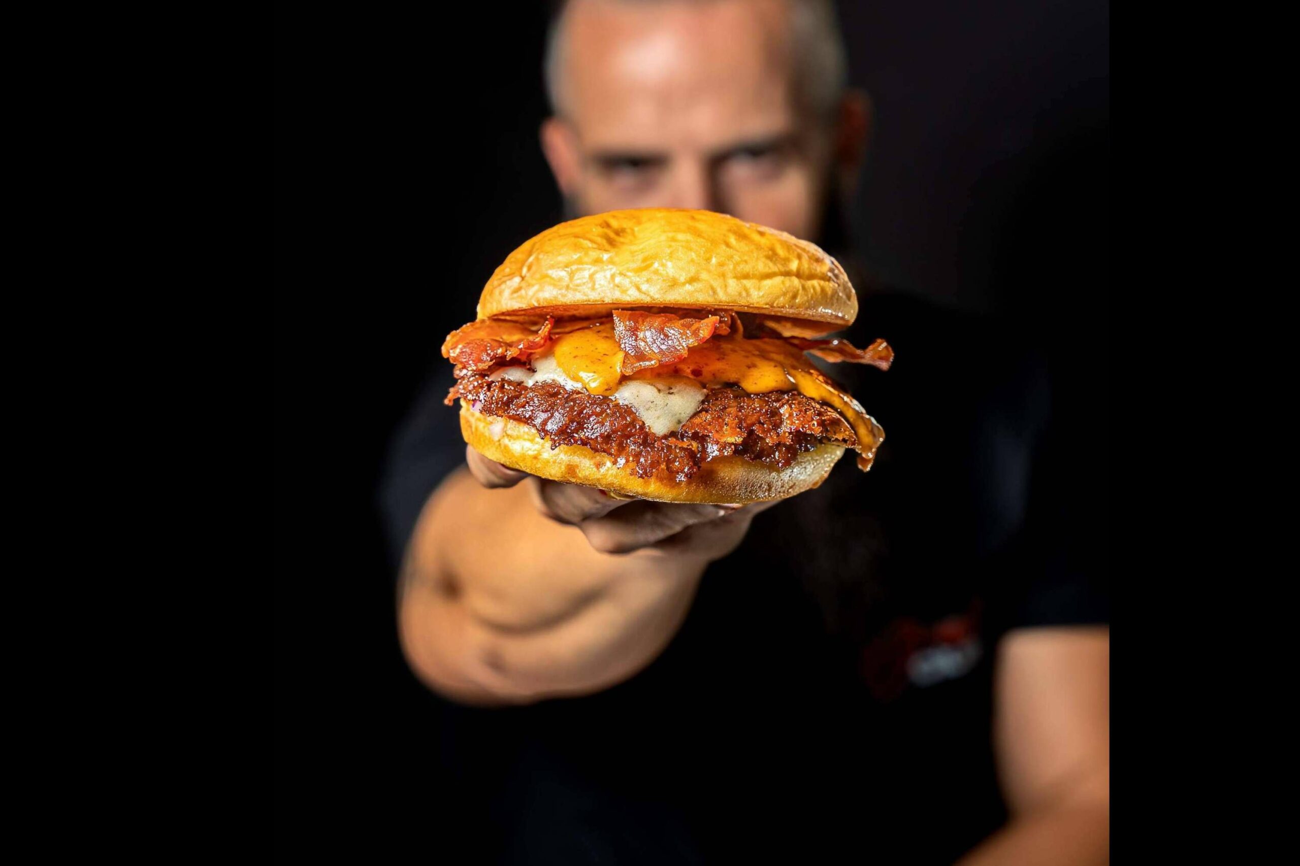Smash Club, el nuevo restaurante de smash burgers de Briochef se convierte en tendencia para este 5 de octubre