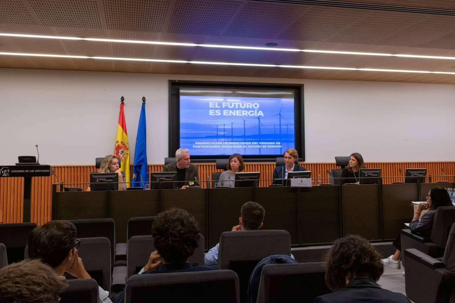 9 de cada 10 jóvenes considera urgente la transición energética para frenar la crisis climática