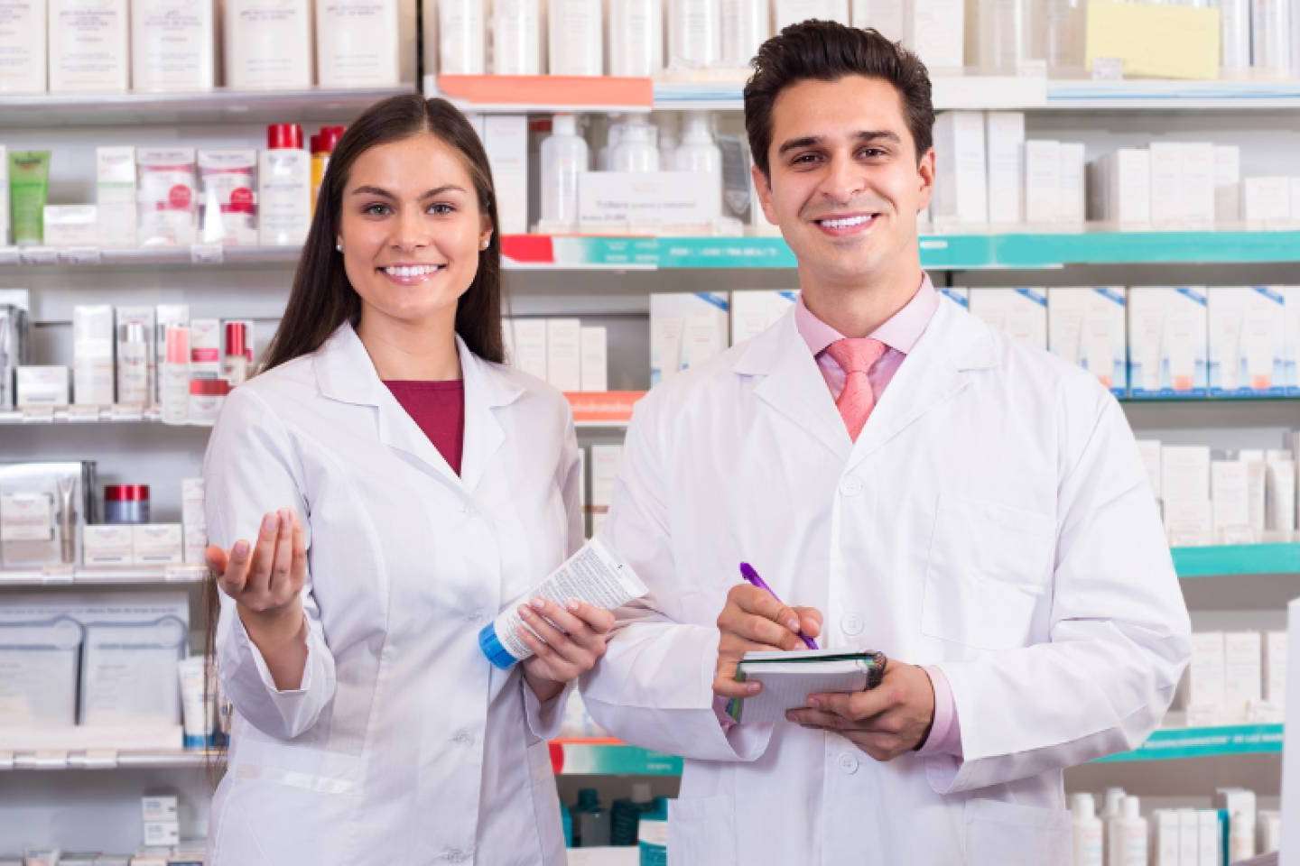 Gestionar la transición del personal en el proceso de compra o venta de una farmacia, con la ayuda de Urbagesa Farmacias