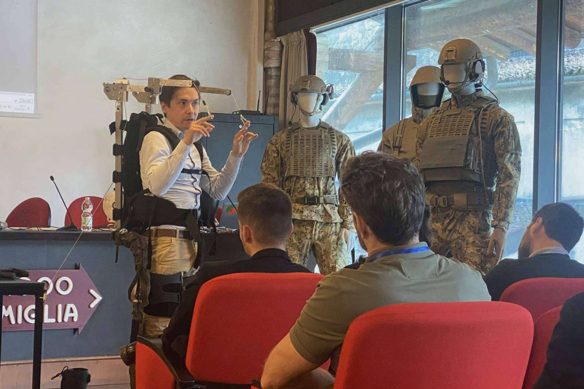 Cyber Human Systems presenta ACHILE, el prototipo del exoesqueleto militar europeo en Brescia
