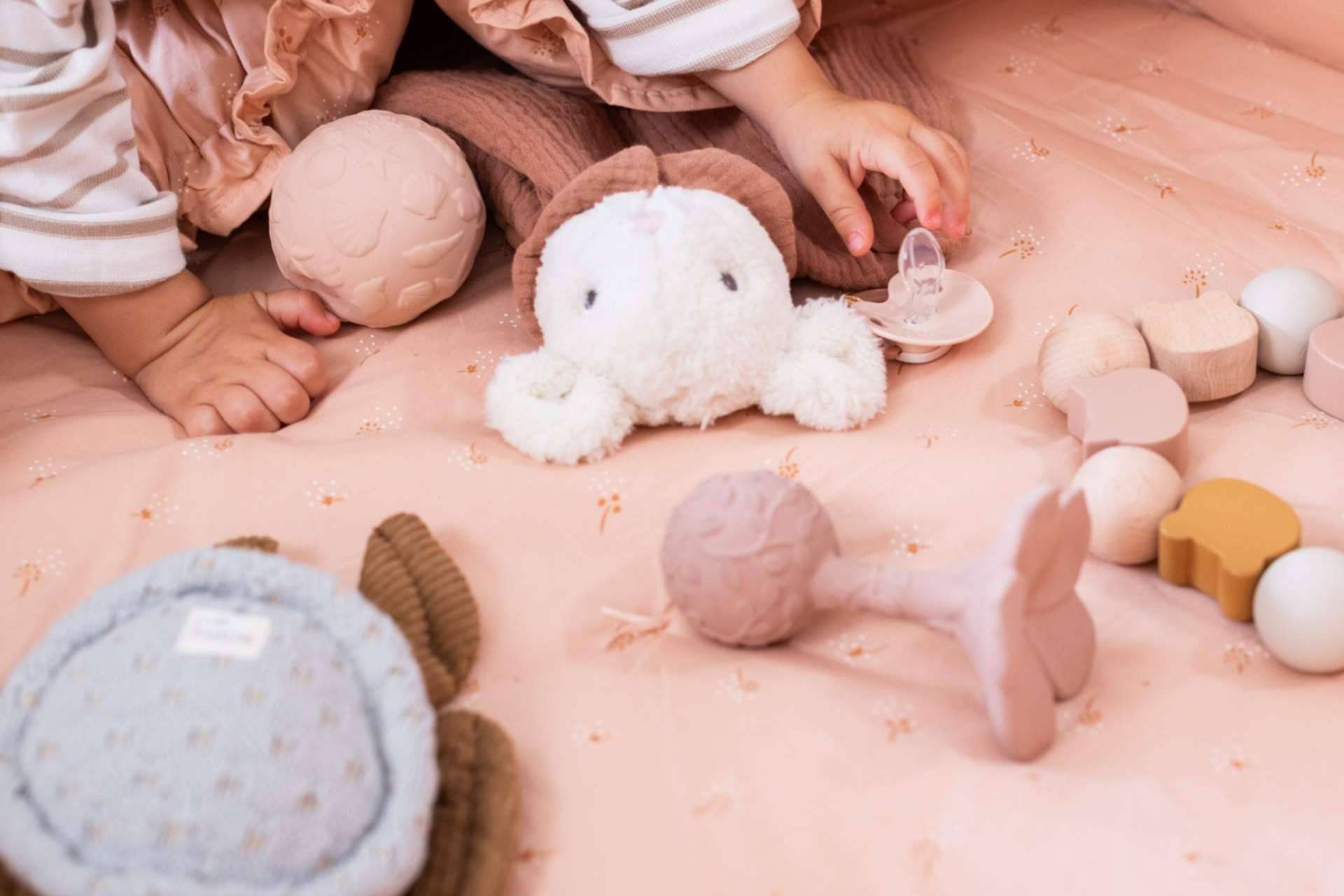 Desarrollo y estimulación temprana, juguetes para bebés de 0 a 6 meses que fomentan el crecimiento