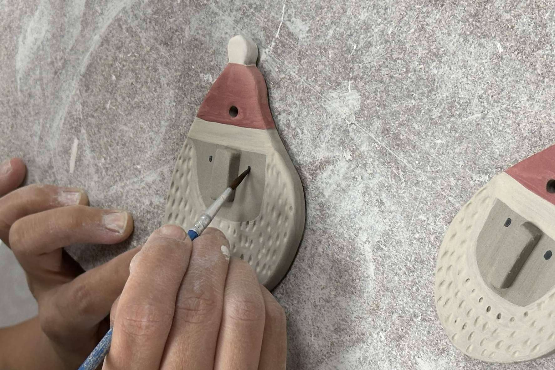 Recrea ofrece talleres de cerámica navideña para una decoración única en el hogar