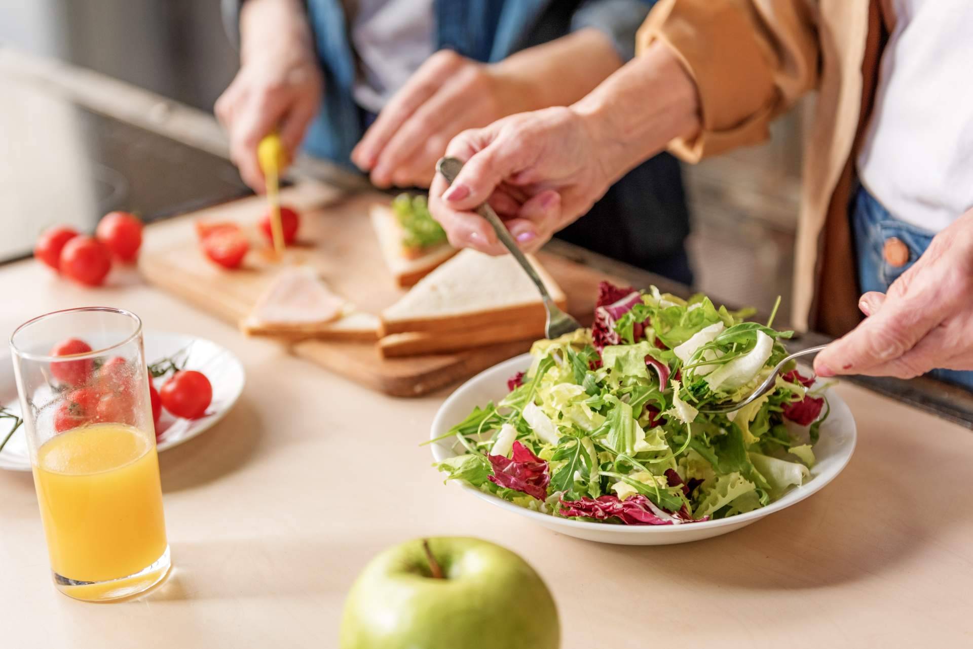 La importancia de la alimentación en los adultos mayores, por Noviser
