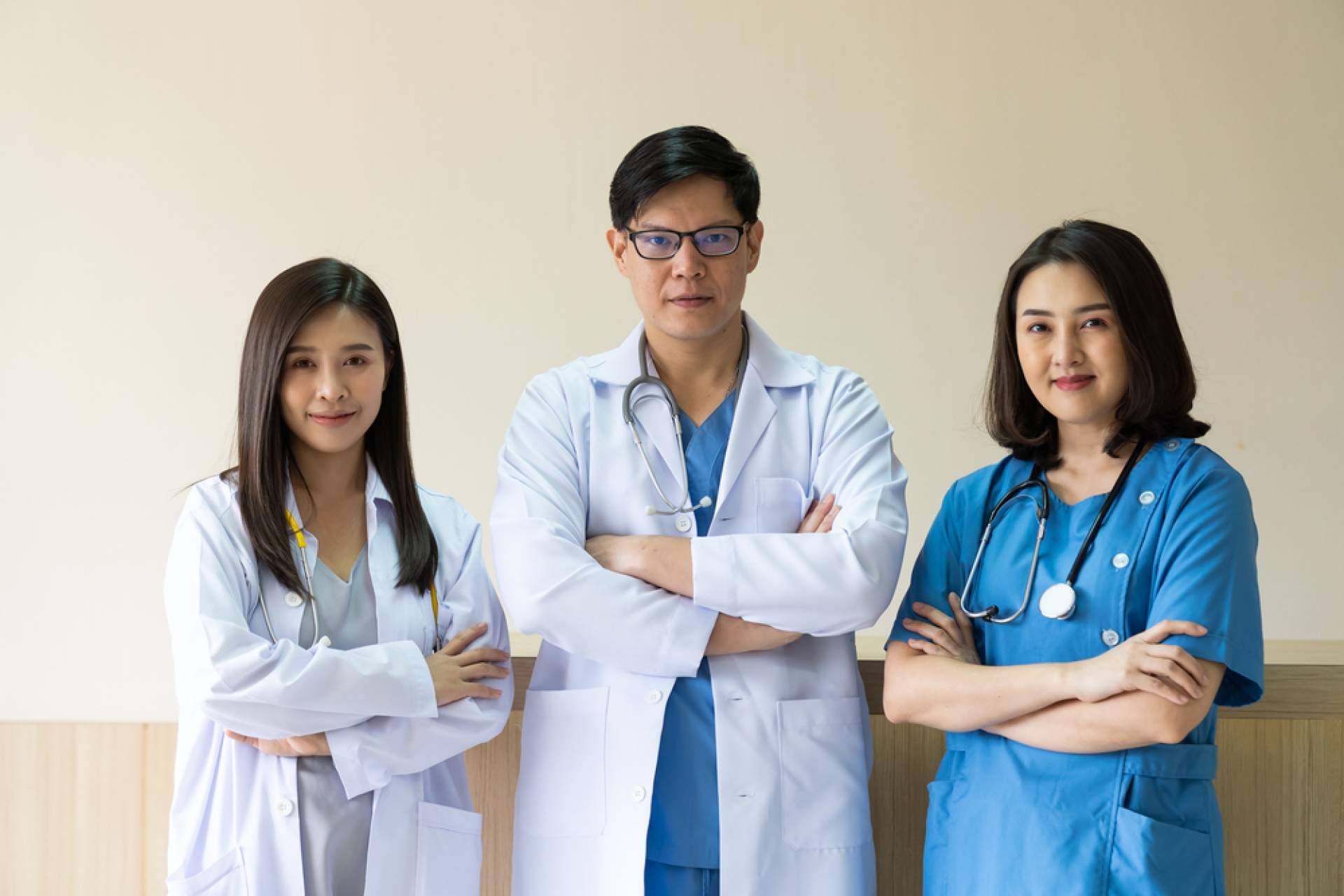SoloUniformes ofrece soluciones innovadoras en uniformes sanitarios para centros médicos