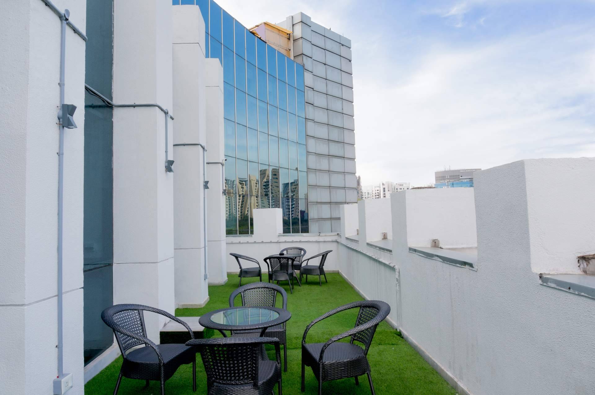 Convertir un balcón en una terraza Instagram con este césped artificial de calidad