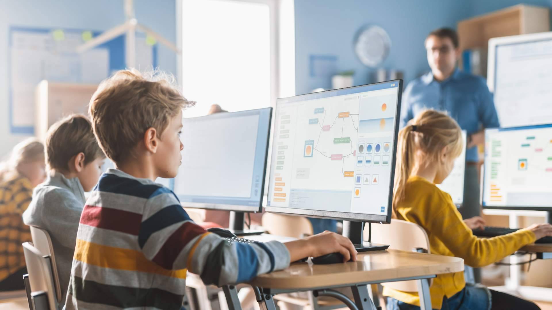 Diseñando Mundos Virtuales; programación de videojuegos para escolares