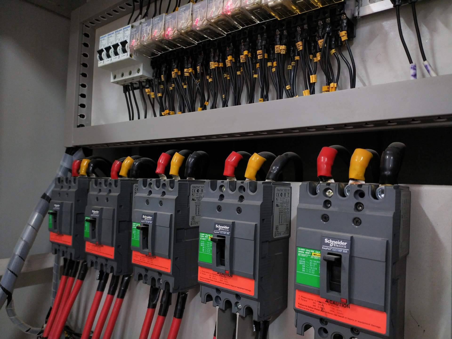 Cadenza Electric ofrece material eléctrico de calidad con especialización en productos Schneider