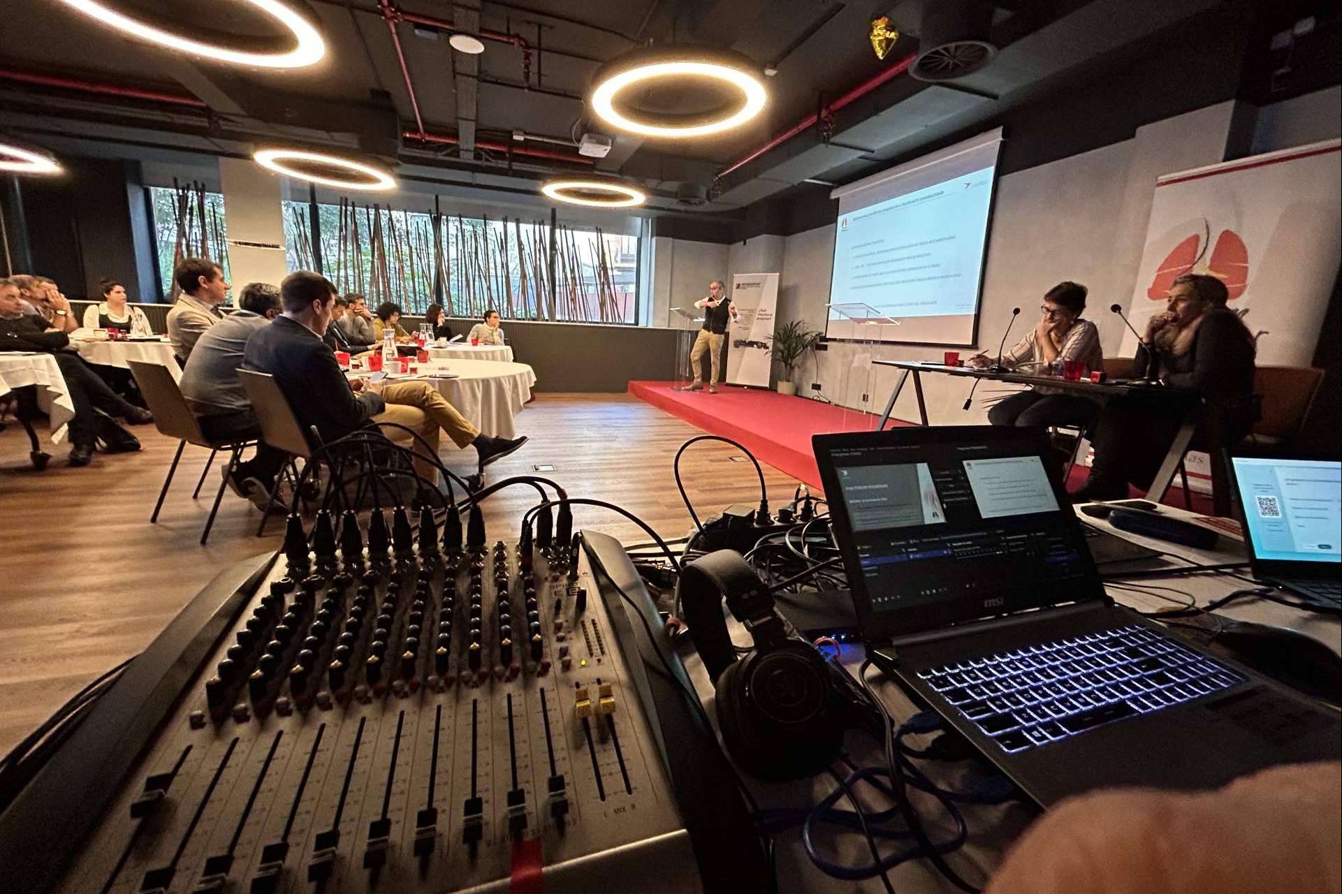Servicios de sonorización, iluminación y audiovisuales, con Sonoriza Eventos