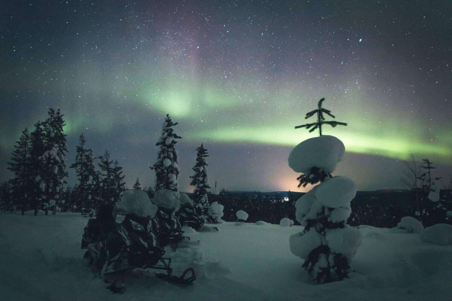 Visita Laponia ofrece noches mágicas en iglús de cristal bajo las auroras boreales