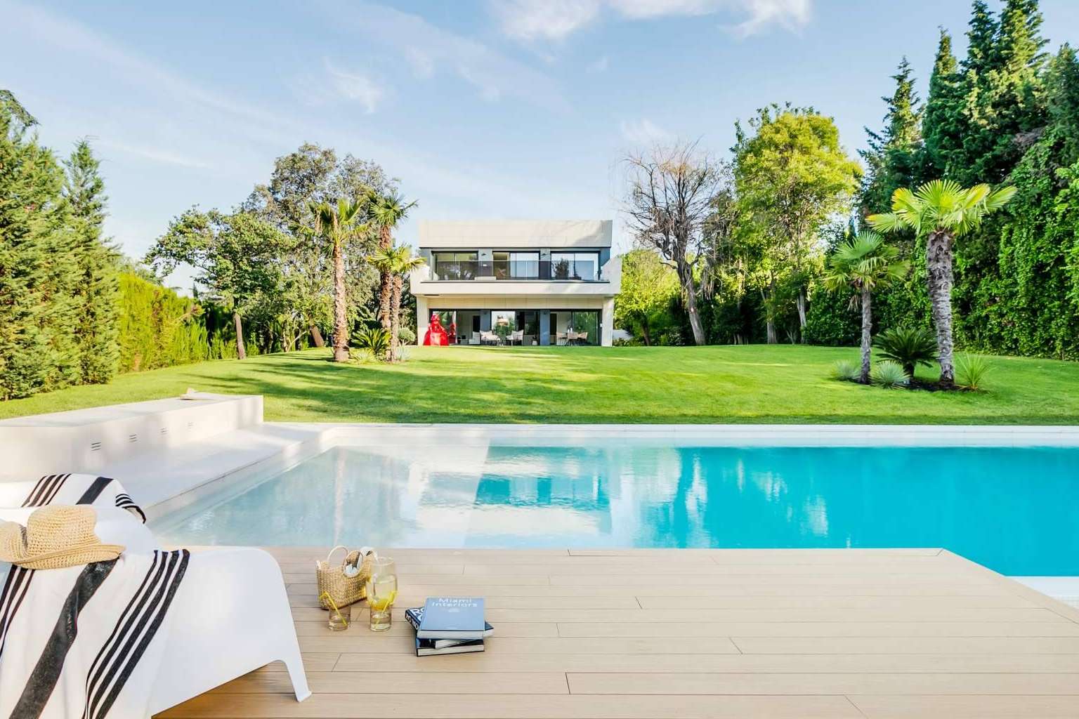Comprar casa en La Moraleja, exclusividad y calidad de vida en Madrid
