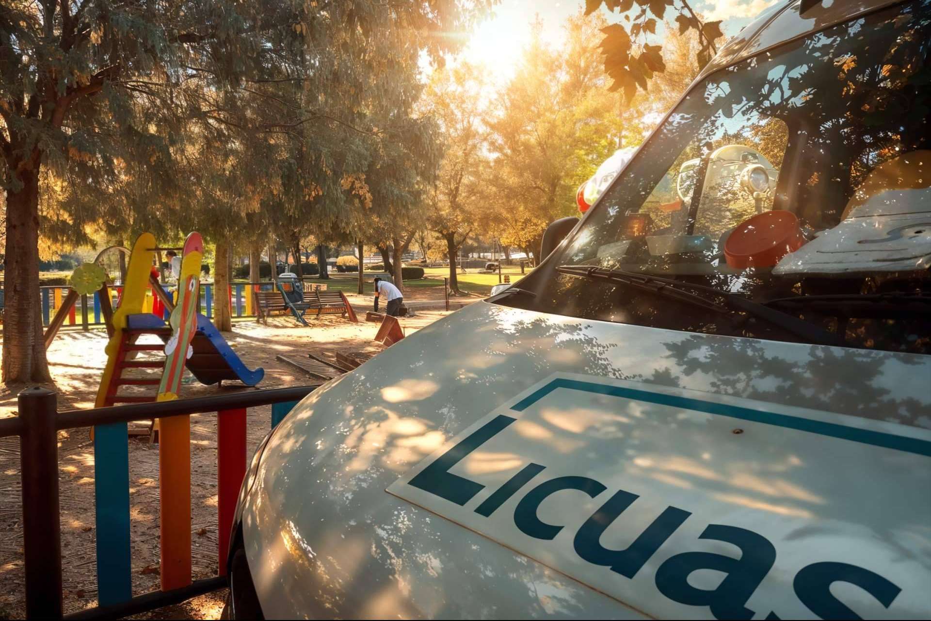 LICUAS mejora los parques infantiles en Torrejón de Ardoz y enriquece la experiencia navideña