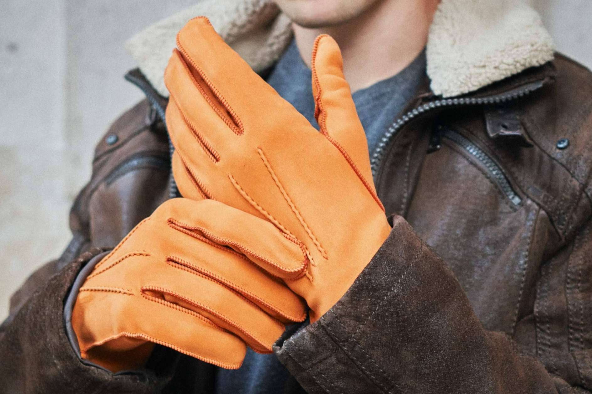 Regalar guantes, tradición y elegancia para hombre y mujer esta Navidad con Santacana
