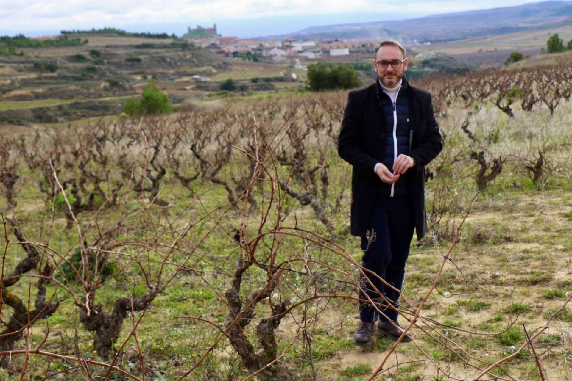 El reconocido sumiller Agustín Trapero recorrió Rioja Alta con Cornelio Dinastía