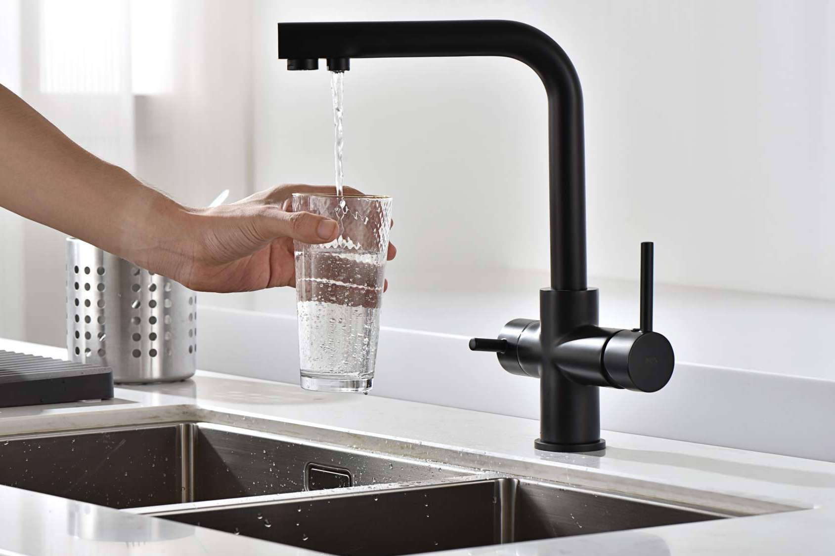 IMEX Products ofrece grifería de alta calidad que fusiona diseño y funcionalidad para baños y cocinas