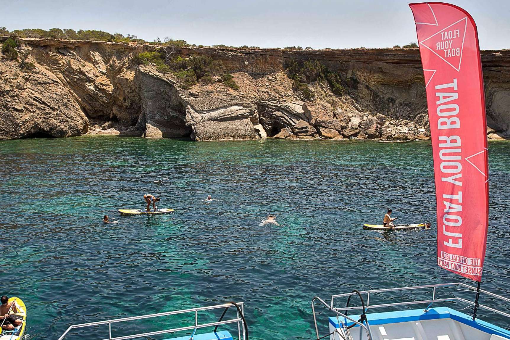 Explorar Ibiza a través de deportes acuáticos con Float Your Boat