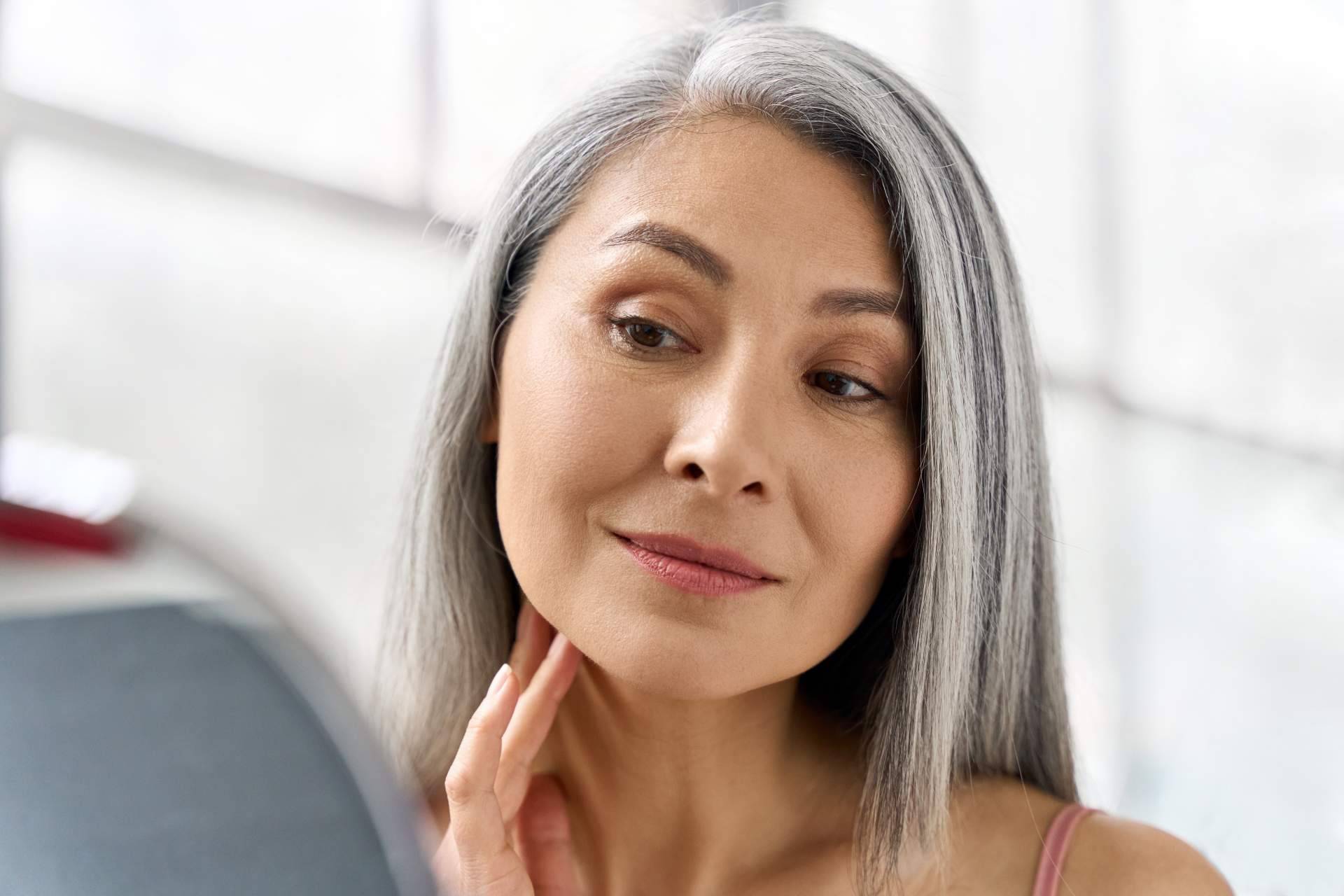 Más allá del rostro; técnicas para el cuidado de las manos, cuello y escote en invierno