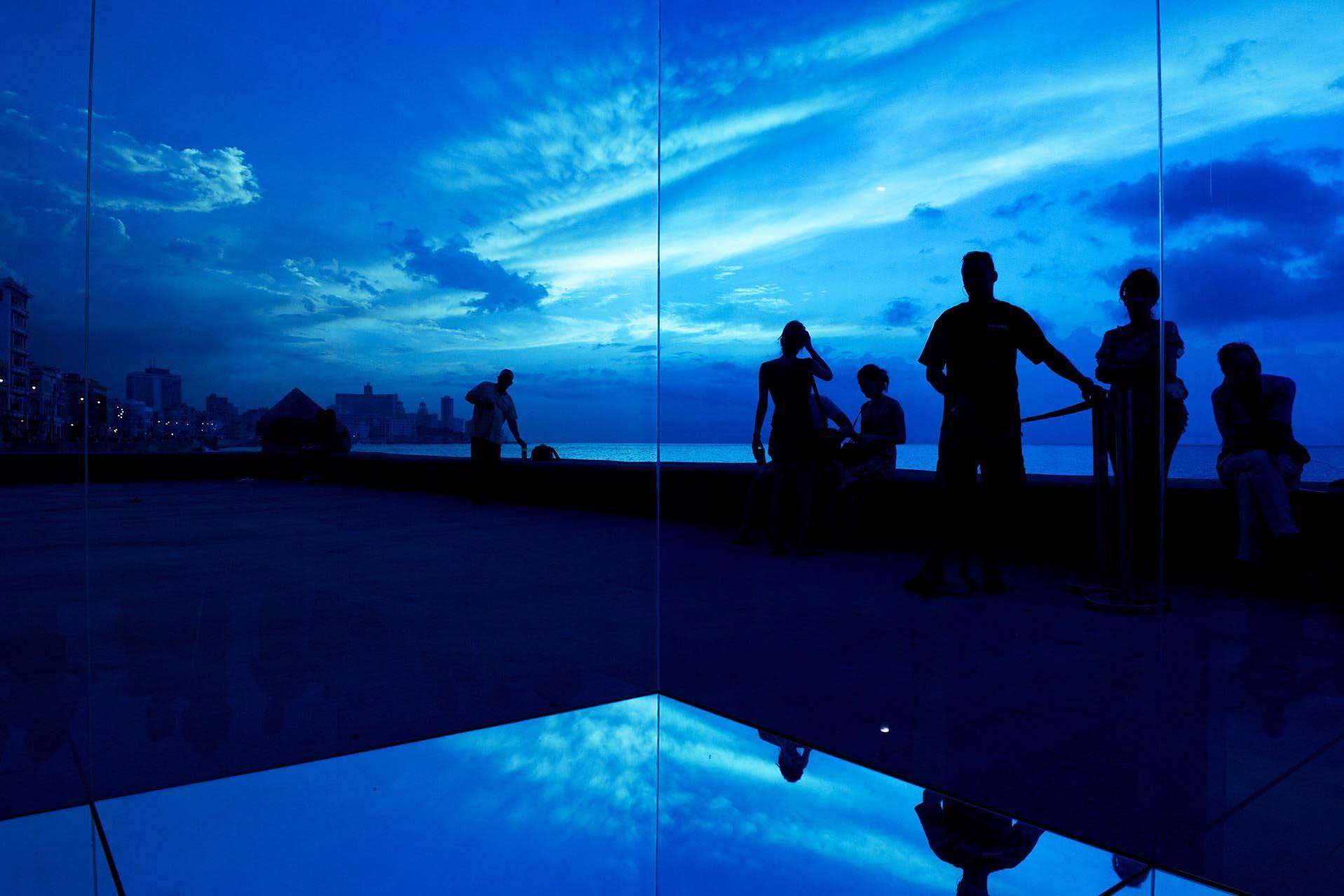 Cubo Azul de Rachel Valdés, una experiencia sensorial que desafía la percepción