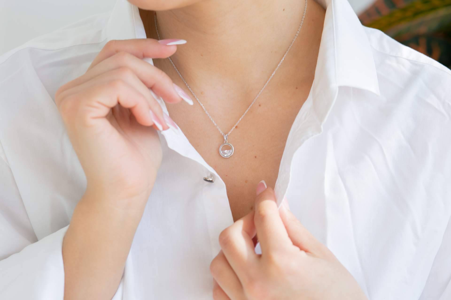 Ilusionatee, la marca que transforma joyas de plata en piezas con propósito