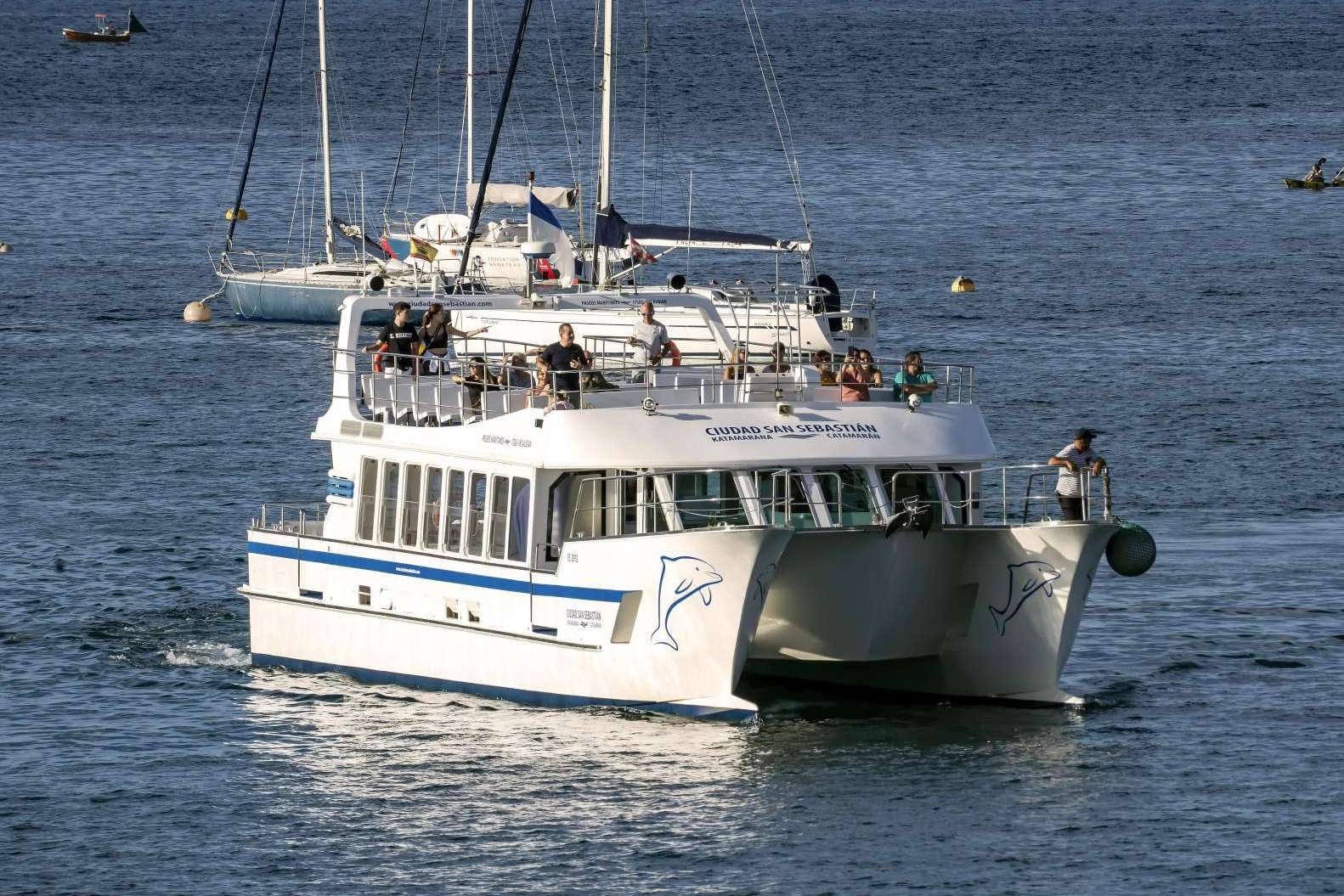 Catamarán Finanzauto Ciudad San Sebastián inicia temporada con tecnología híbrida y 0 emisiones