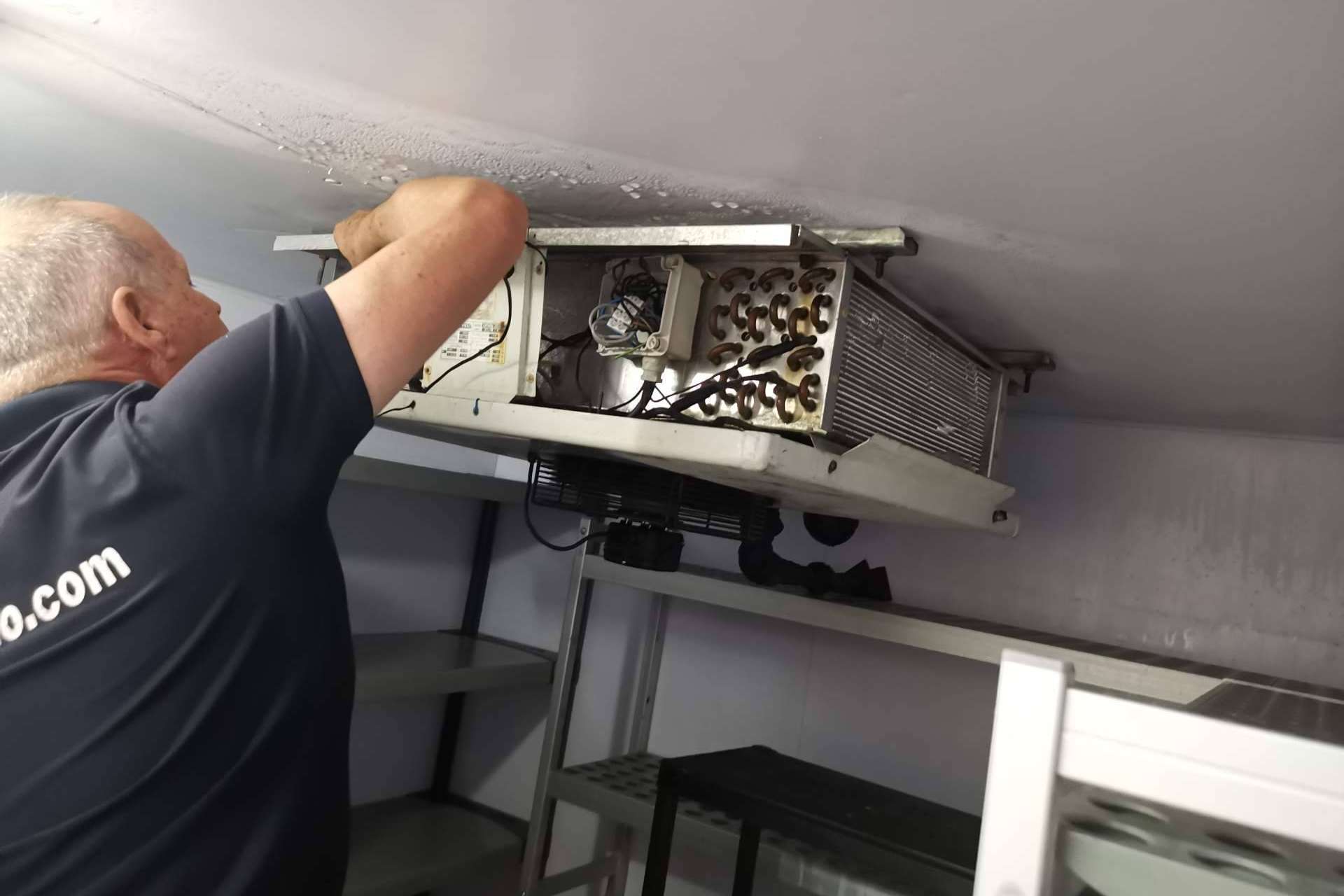 Arreglo a Domicilio amplía su servicio técnico de neveras y calentadores con atención especializada a domicilio