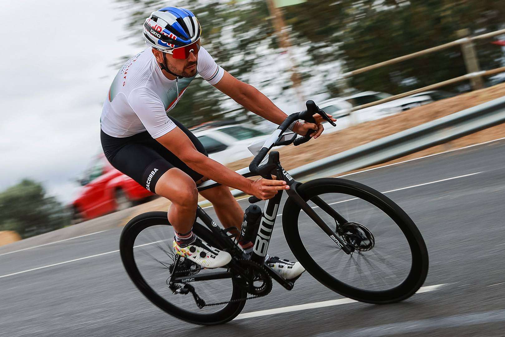 La empresa española John Luck destaca por su calzado de ciclismo artesanal y adaptado al ciclista