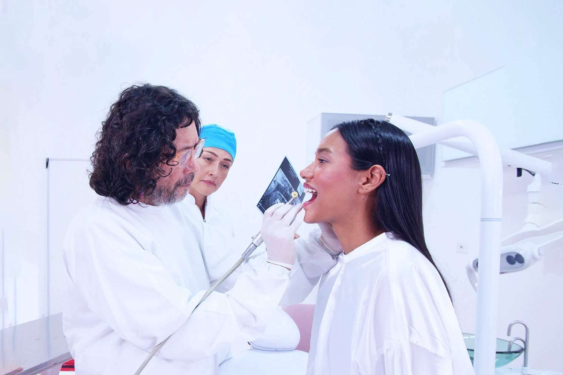 Soluciones integrales en ortodoncia y diseño de sonrisa, el sello distintivo de Odontología de Marlon Becerra