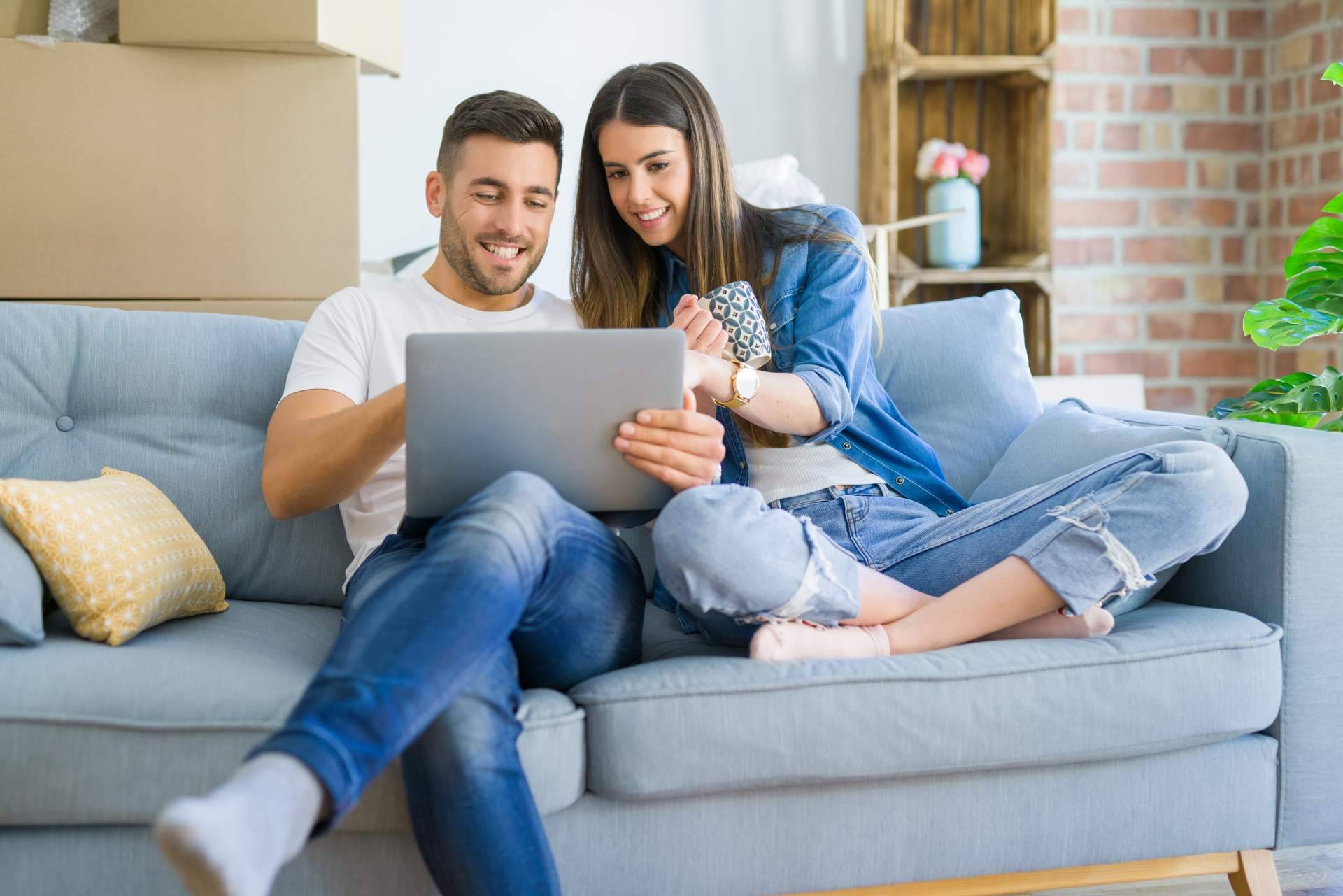 Cómo elegir el sofá ideal para el hogar con La Tienda HOME
