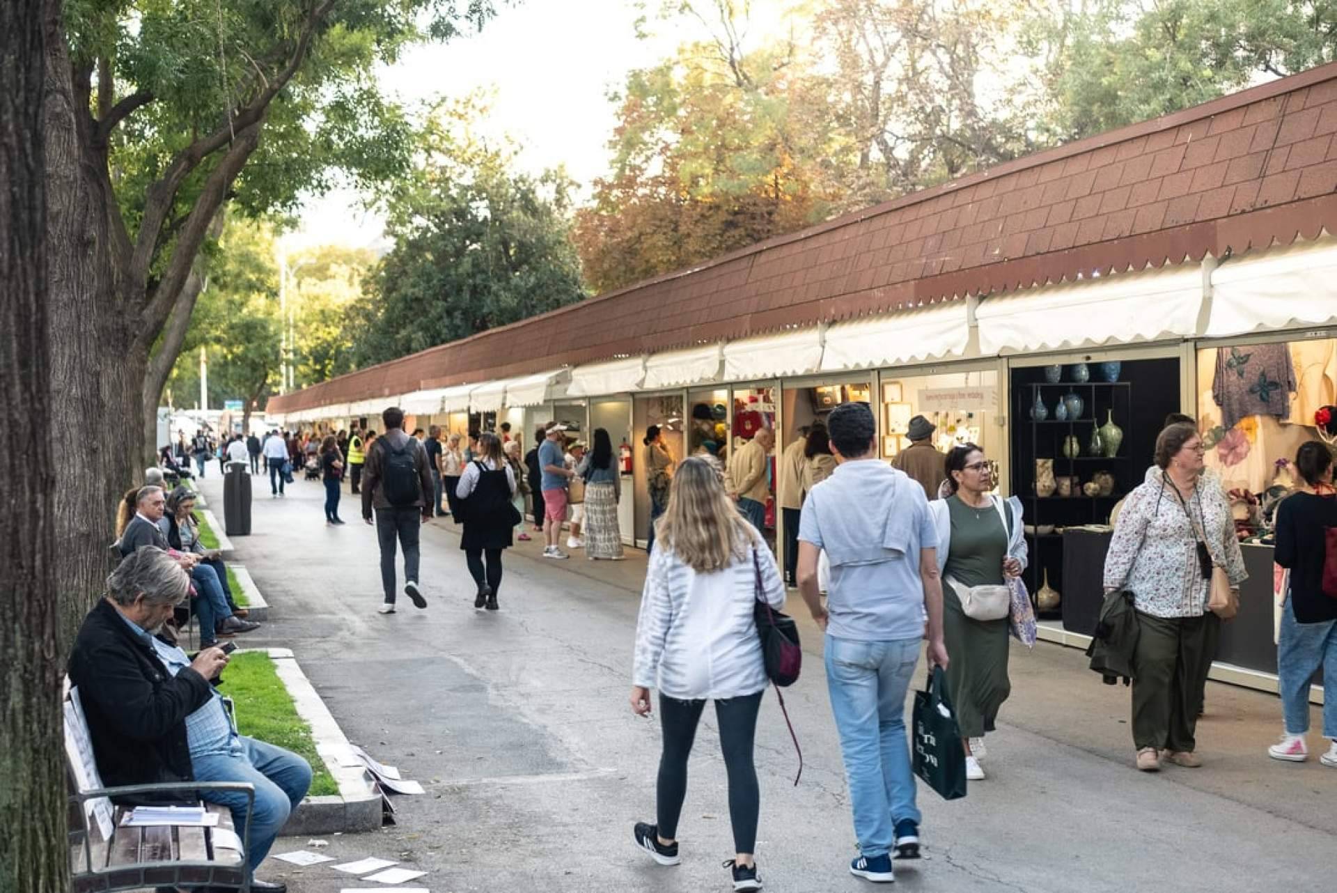 El Paseo de Recoletos se transforma en el Paseo de la Artesanía