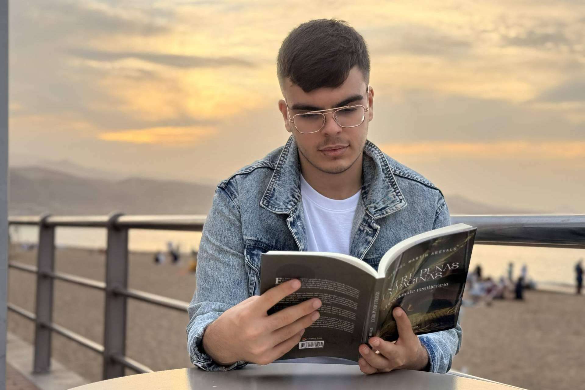 ‘Entre penas y páginas’; la obra que transforma el dolor en arte literario