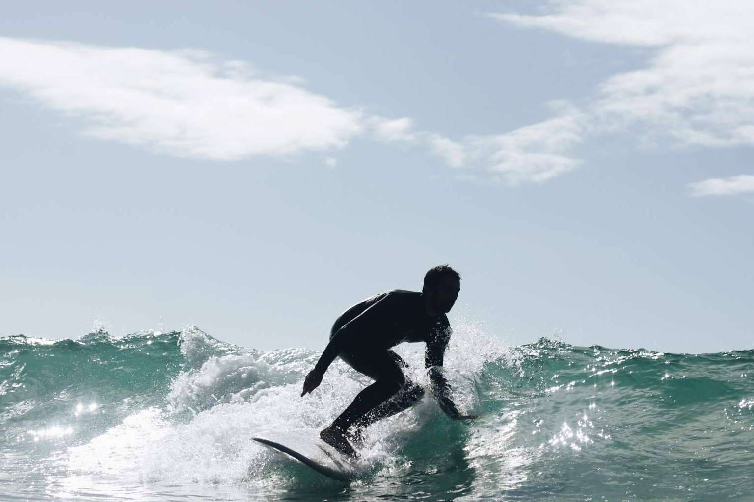 Tres claves para iniciarse en el surf este verano con las tablas adecuadas