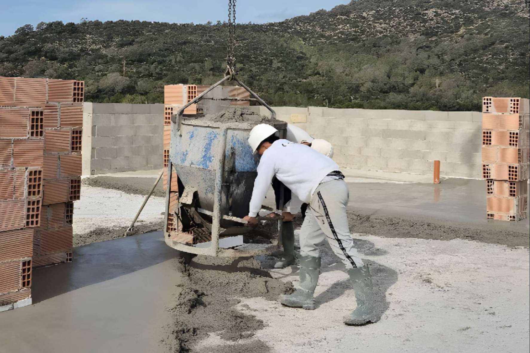 Qromia lanza su línea de formación de pendientes y recrecidos para trabajos de impermeabilización