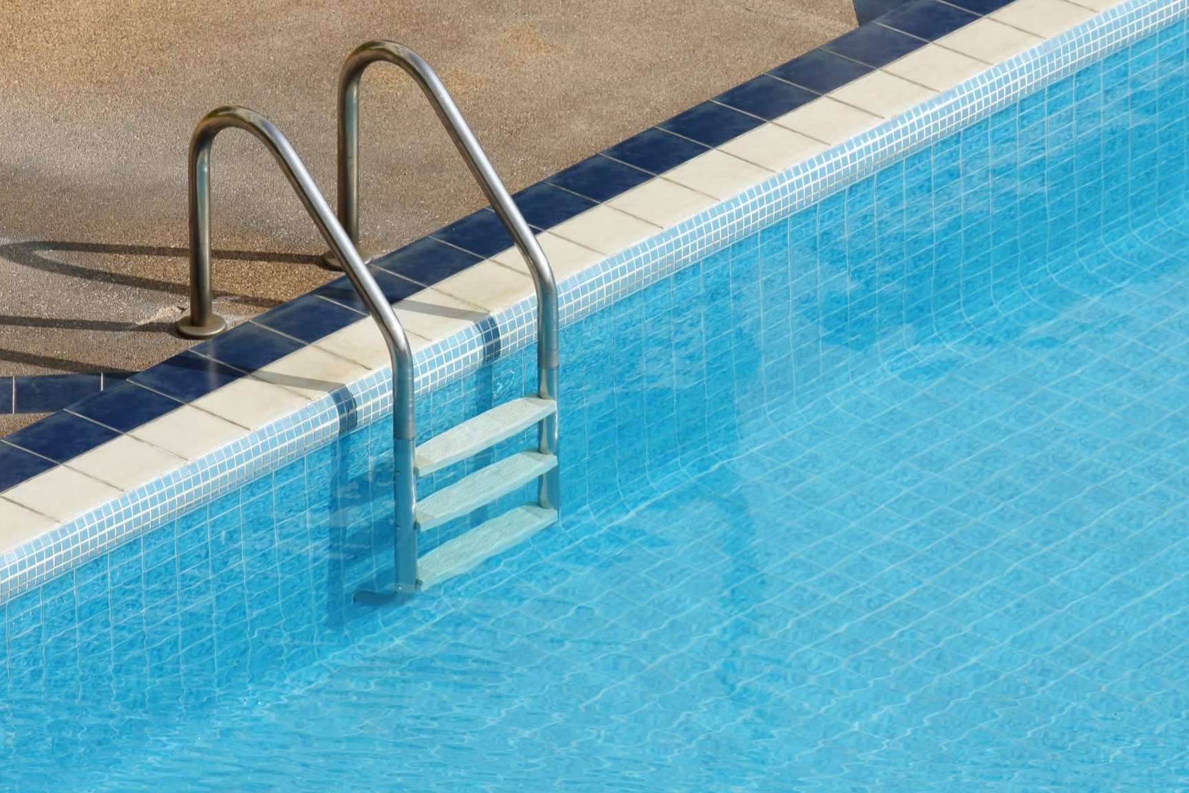 Preparar la piscina para el verano, Ferrocano Suministros destaca en material y productos especializados
