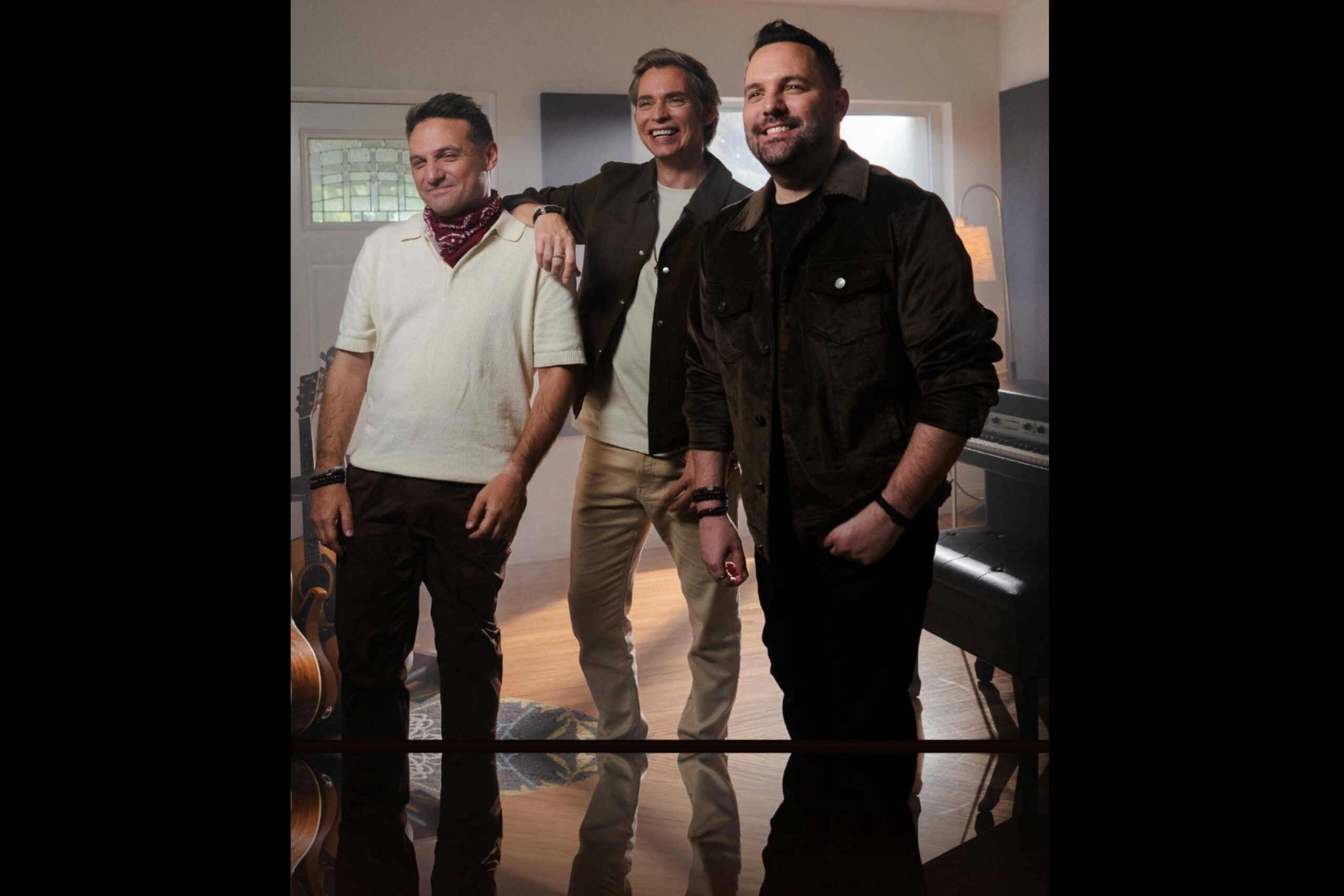 SanLuis y Carlos Baute encienden la pista con una vibrante versión salsa de ‘Hay Fuego’