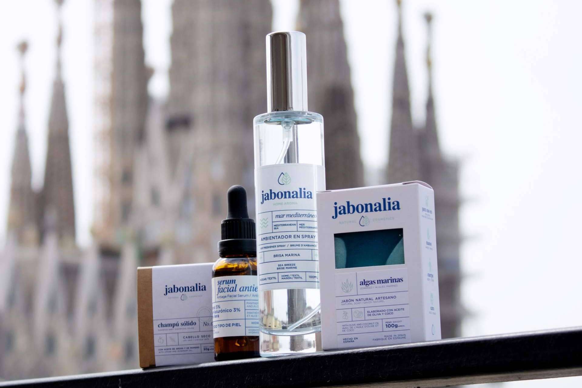 Cosmética natural, sin plásticos y con alma; Jabonalia abre su nuevo espacio en Barcelona