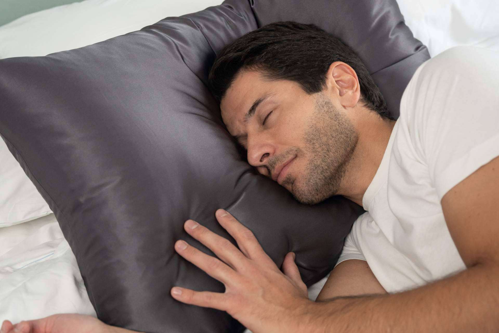 Onisa Coté, marca de referencia en fundas de almohada de seda natural para el cuidado de piel y cabello